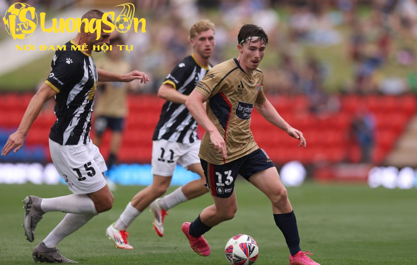 Macarthur và Newcastle Jets hứa hẹn sẽ tạo nên một màn đối đầu hấp dẫn. Ảnh: Getty Macarthur và Newcastle Jets hứa hẹn sẽ tạo nên một màn đối đầu hấp dẫn. Ảnh: Getty