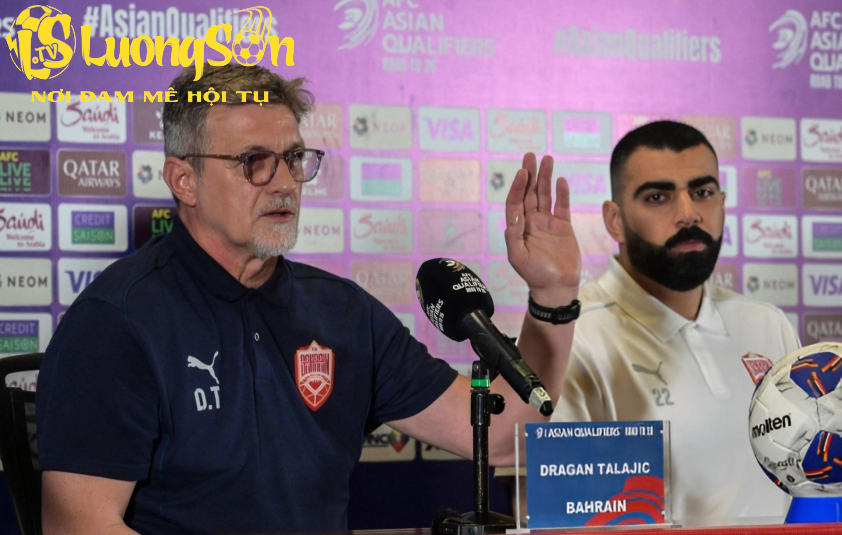 HLV Dragan Talajic (trái) cho rằng Bahrain xứng đáng có được một điểm, đồng thời khẳng định Indonesia gặp may mắn. Ảnh: Getty HLV Dragan Talajic (trái) cho rằng Bahrain xứng đáng có được một điểm, đồng thời khẳng định Indonesia gặp may mắn. Ảnh: Getty
